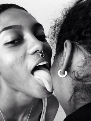 недотраханная лезби негритянка. Эскиз 7