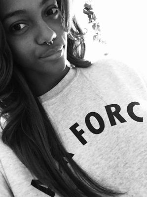 недотраханная лезби негритянка. Эскиз 8