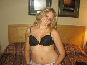 Minx with glasses masturbates without a shadow of shame. Thumb 5