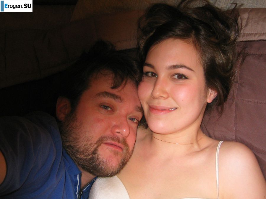 Молоденькая азиатка валяется в постели после секса. Фото 7