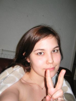 Молоденькая азиатка валяется в постели после секса. Эскиз 11