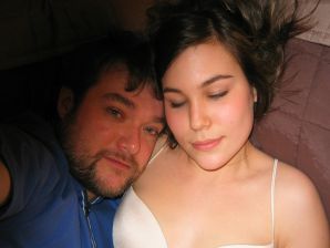 Молоденькая азиатка валяется в постели после секса. Эскиз 8