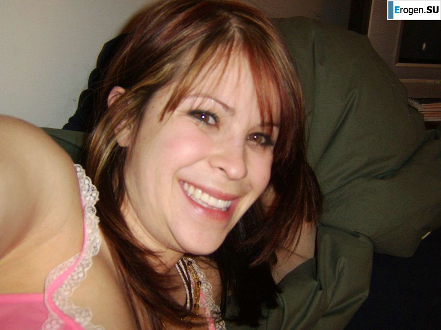 A naughty brunette is exposed in front of a friend and shows an elastic body. Photo 12