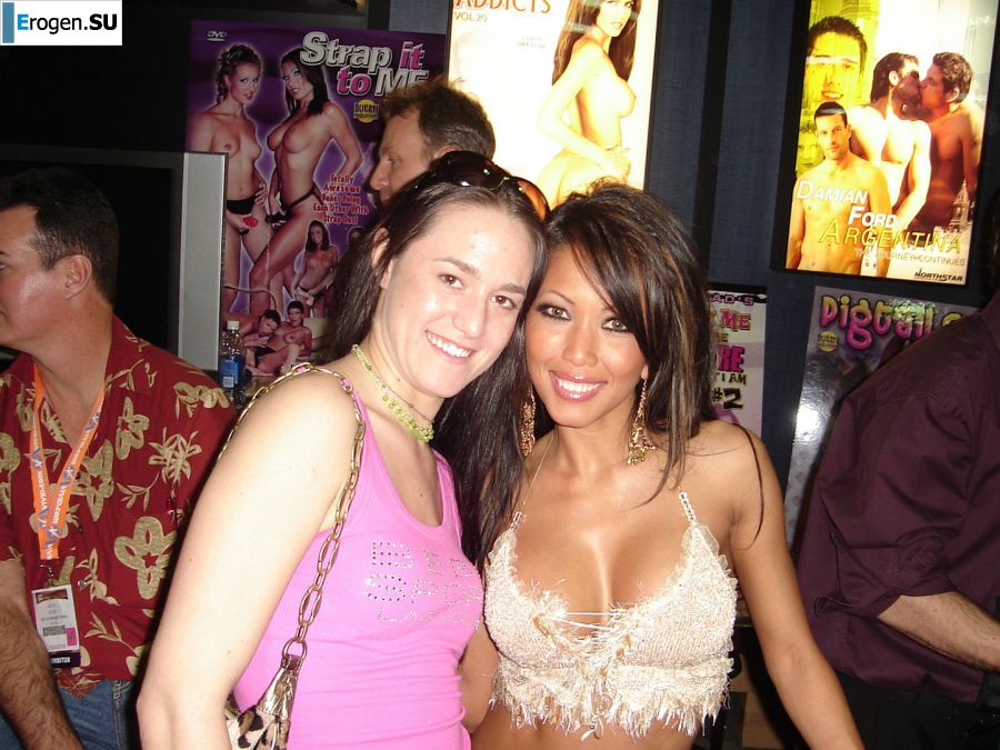 Стройные девушки зажигают на секс вечеринке у бассейна. Фото 19