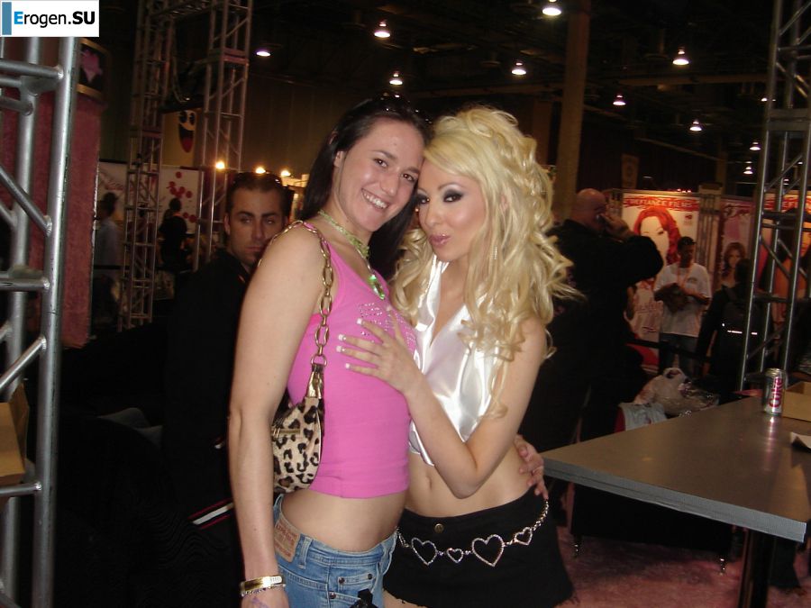 Стройные девушки зажигают на секс вечеринке у бассейна. Фото 22