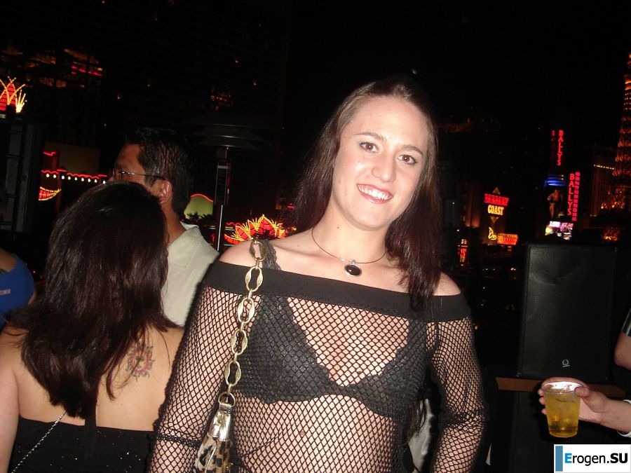 Стройные девушки зажигают на секс вечеринке у бассейна. Фото 28