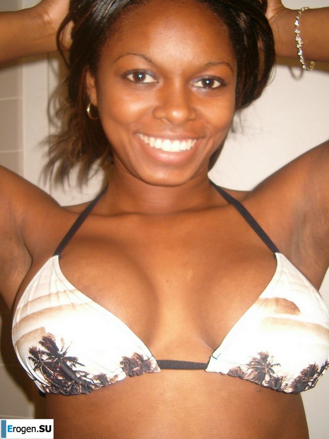 Аппетитная негритянка мастурбирует и демонстрирует мокрую киску. Фото 10