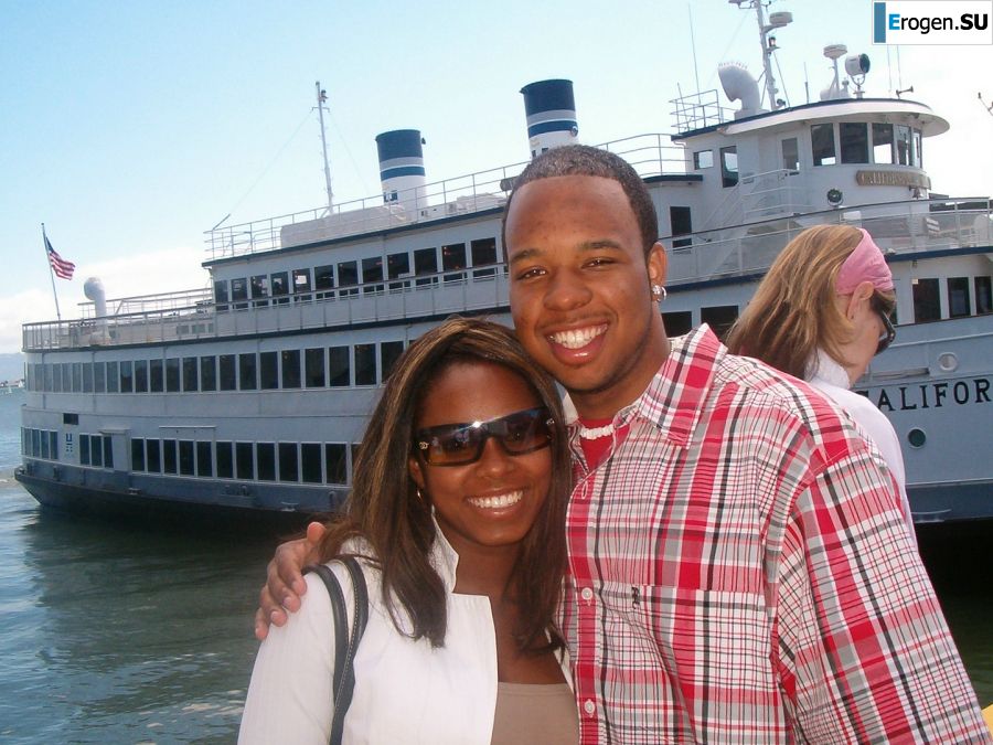 Аппетитная негритянка мастурбирует и демонстрирует мокрую киску. Фото 11