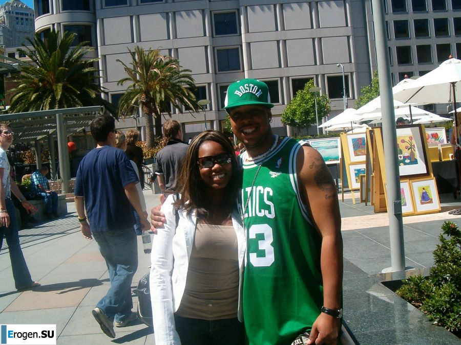 Аппетитная негритянка мастурбирует и демонстрирует мокрую киску. Фото 16