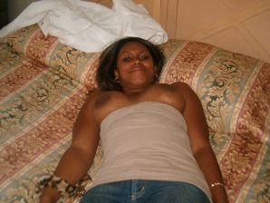 Аппетитная негритянка мастурбирует и демонстрирует мокрую киску. Эскиз 13