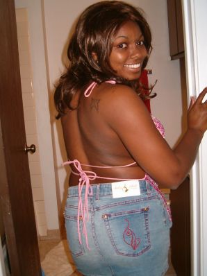 Аппетитная негритянка мастурбирует и демонстрирует мокрую киску. Эскиз 30