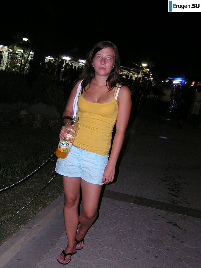 A sports student undressed on the beach and bathed naked. Photo 21