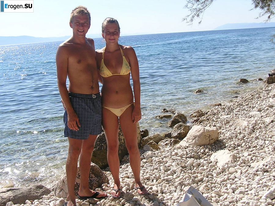 A sports student undressed on the beach and bathed naked. Photo 34