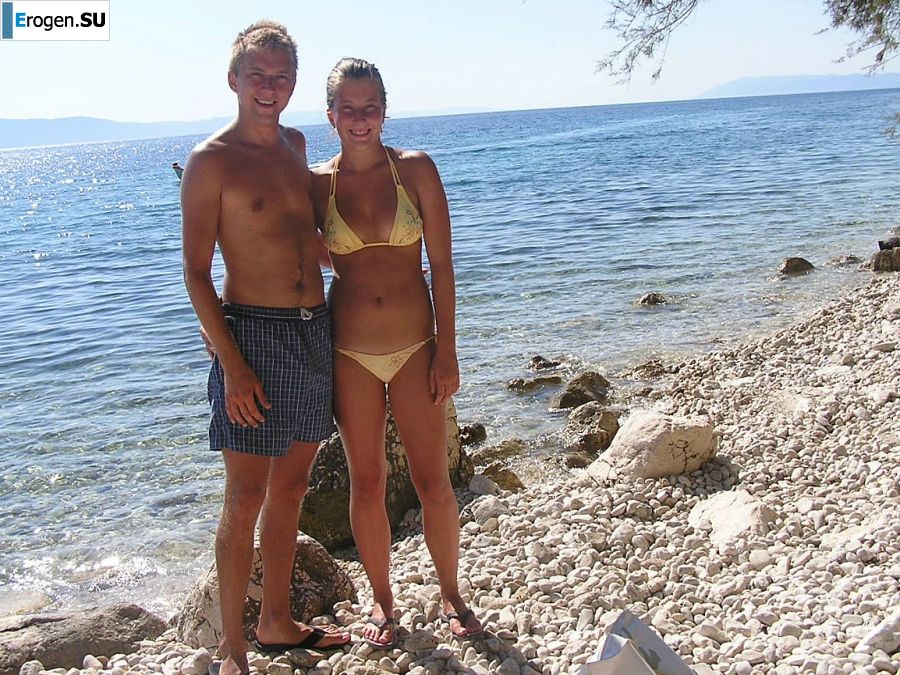 A sports student undressed on the beach and bathed naked. Photo 35