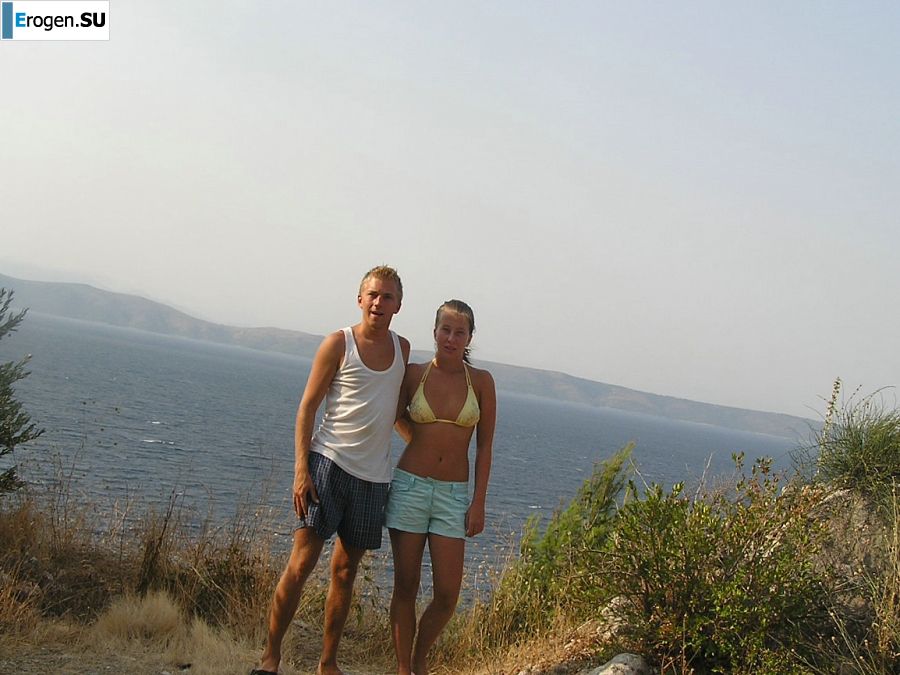 A sports student undressed on the beach and bathed naked. Photo 37