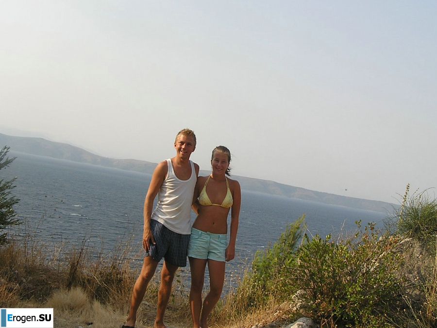 A sports student undressed on the beach and bathed naked. Photo 38