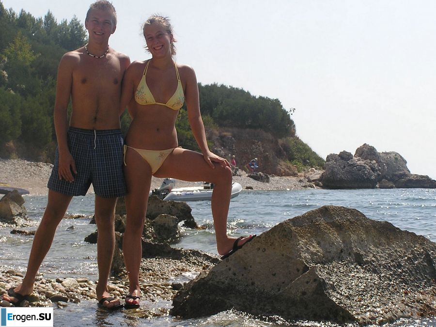 A sports student undressed on the beach and bathed naked. Photo 40