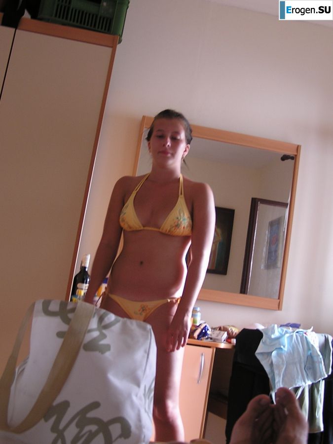 A sports student undressed on the beach and bathed naked. Photo 5