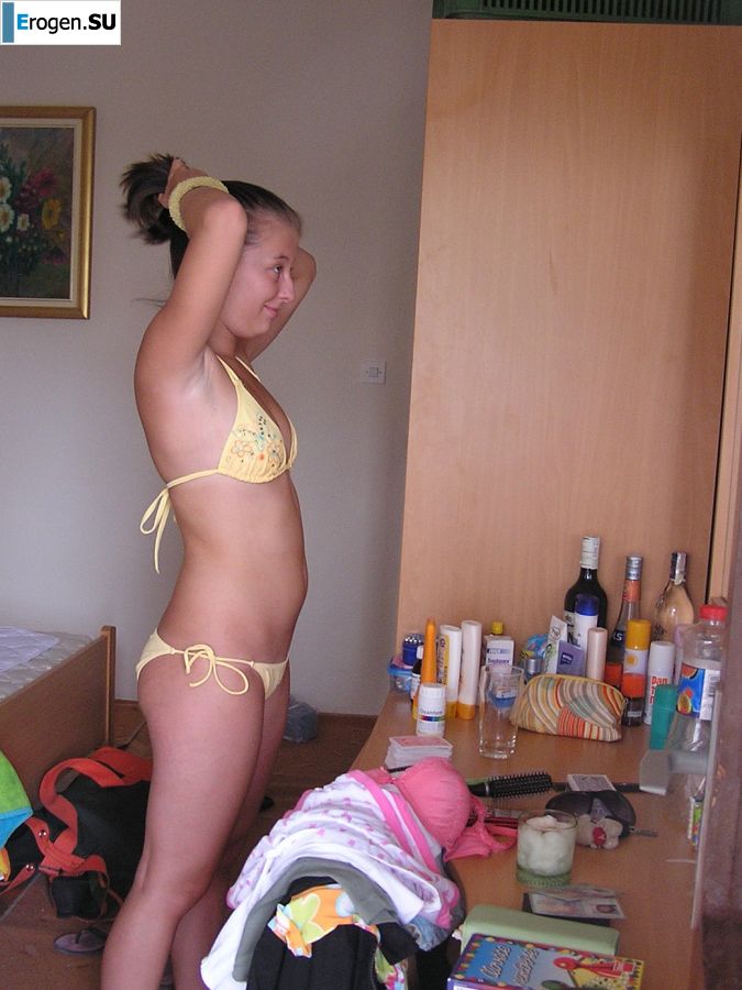 A sports student undressed on the beach and bathed naked. Photo 6