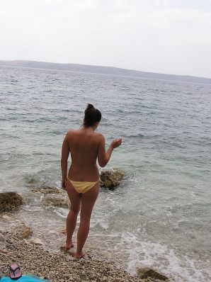 A sports student undressed on the beach and bathed naked. Thumb 11