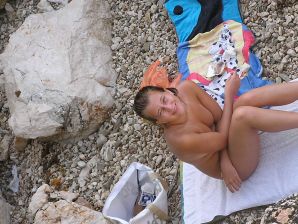 A sports student undressed on the beach and bathed naked. Thumb 24