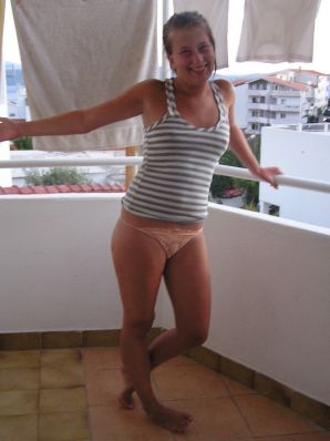 A sports student undressed on the beach and bathed naked. Thumb 30