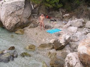 A sports student undressed on the beach and bathed naked. Thumb 9