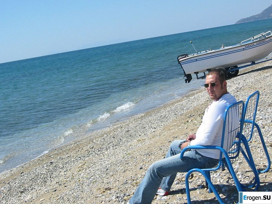 The young minx pleases herself with fingers and a vibrator. Photo 29