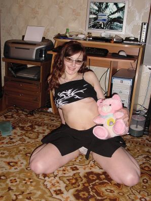 Skinny Russian takes off her clothes before her lover. Thumb 13