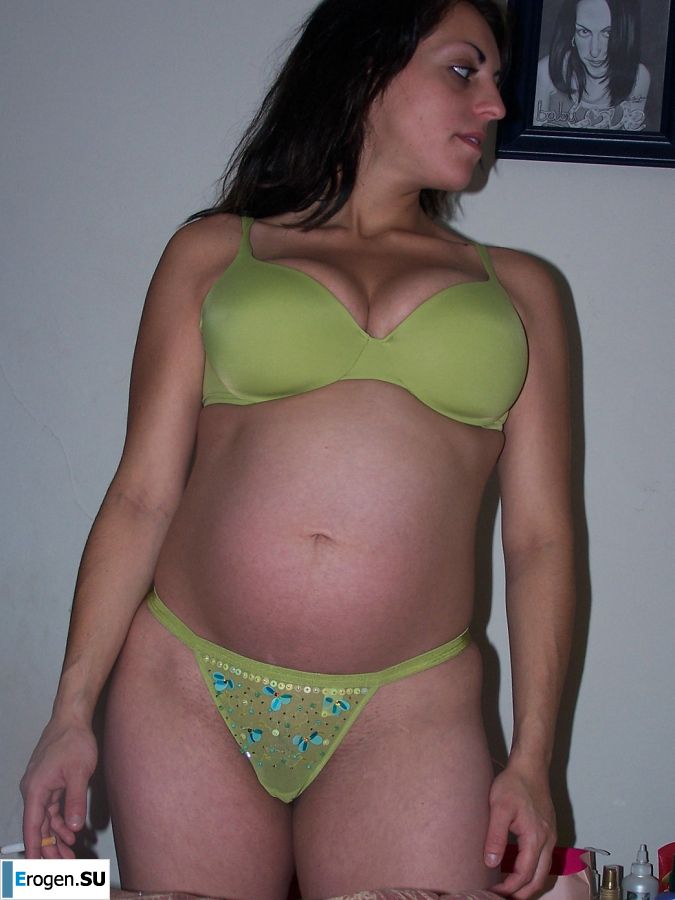 Sexy minx spread her legs and showed her shaved pussy. Photo 14