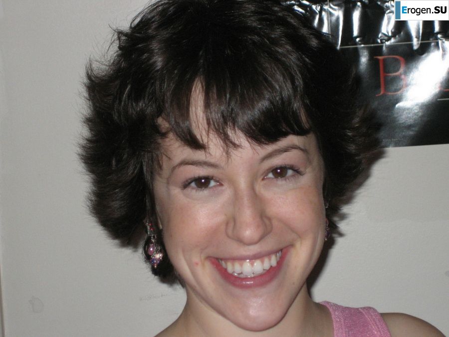 Зрелая телка вытащила большие сиськи из лифчика. Фото 6