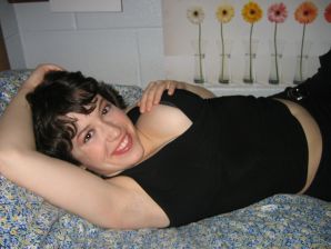 Зрелая телка вытащила большие сиськи из лифчика. Эскиз 23