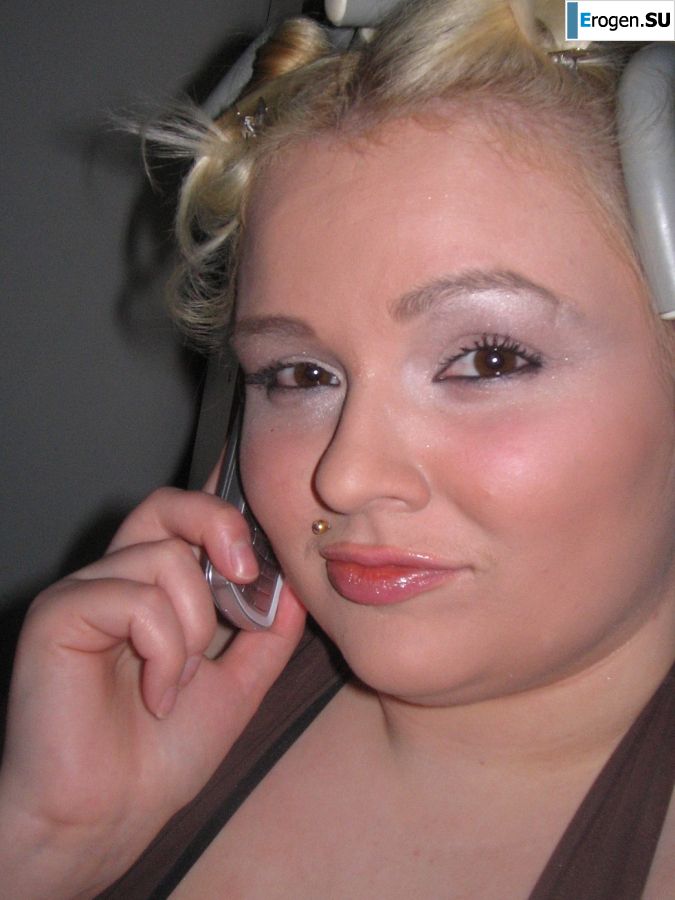 Appetizing mischievous blonde pleases her friend with a vibrator. Photo 3