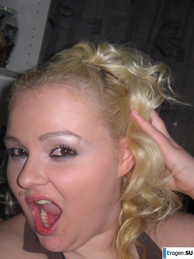 Appetizing mischievous blonde pleases her friend with a vibrator. Photo 4