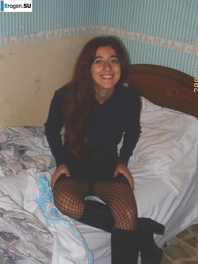 Passionate brunette showed her hairy pussy on vacation. Photo 18