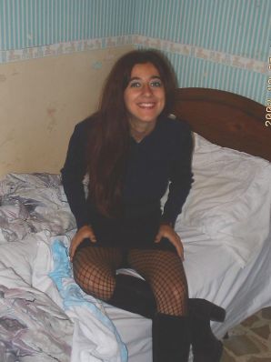 Passionate brunette showed her hairy pussy on vacation. Thumb 18