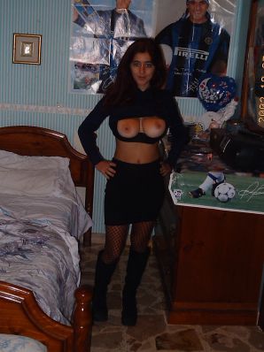 Passionate brunette showed her hairy pussy on vacation. Thumb 20