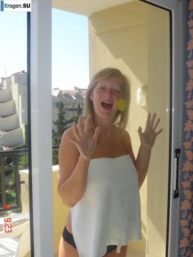 Slender sisters showed neat breasts on vacation. Photo 17