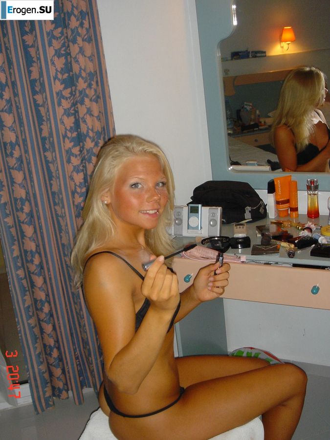 Slender sisters showed neat breasts on vacation. Photo 5