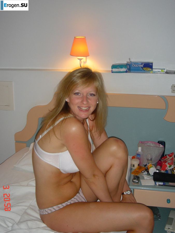 Slender sisters showed neat breasts on vacation. Photo 6