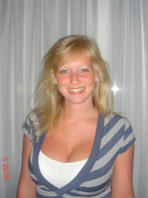 Slender sisters showed neat breasts on vacation. Thumb 13