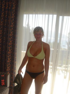 Slender sisters showed neat breasts on vacation. Thumb 15