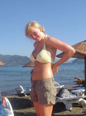 Slender sisters showed neat breasts on vacation. Thumb 16