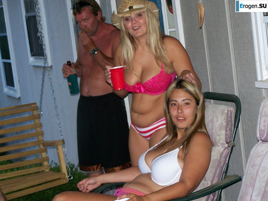 Luxurious blondes with magnificent breasts caress each other and expose themselves. Photo 12