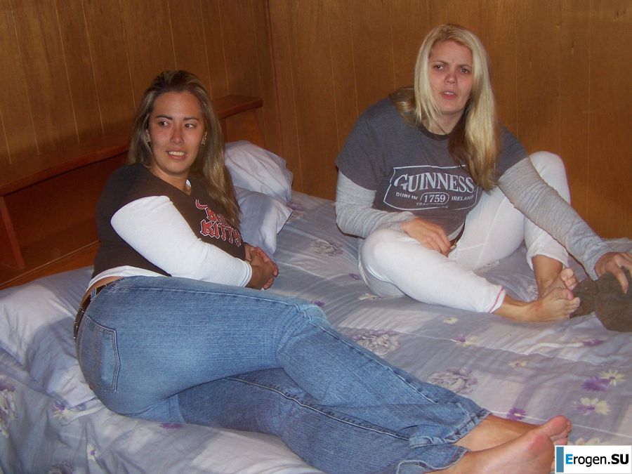 Luxurious blondes with magnificent breasts caress each other and expose themselves. Photo 25