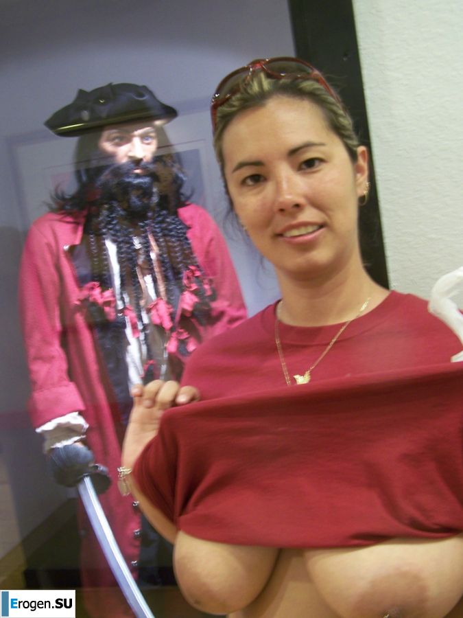 Luxurious blondes with magnificent breasts caress each other and expose themselves. Photo 29