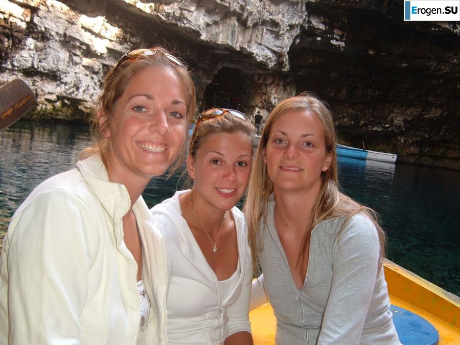 A woman spreads her legs on the bed and in the bathroom. Photo 19