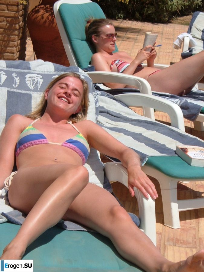 A woman spreads her legs on the bed and in the bathroom. Photo 6