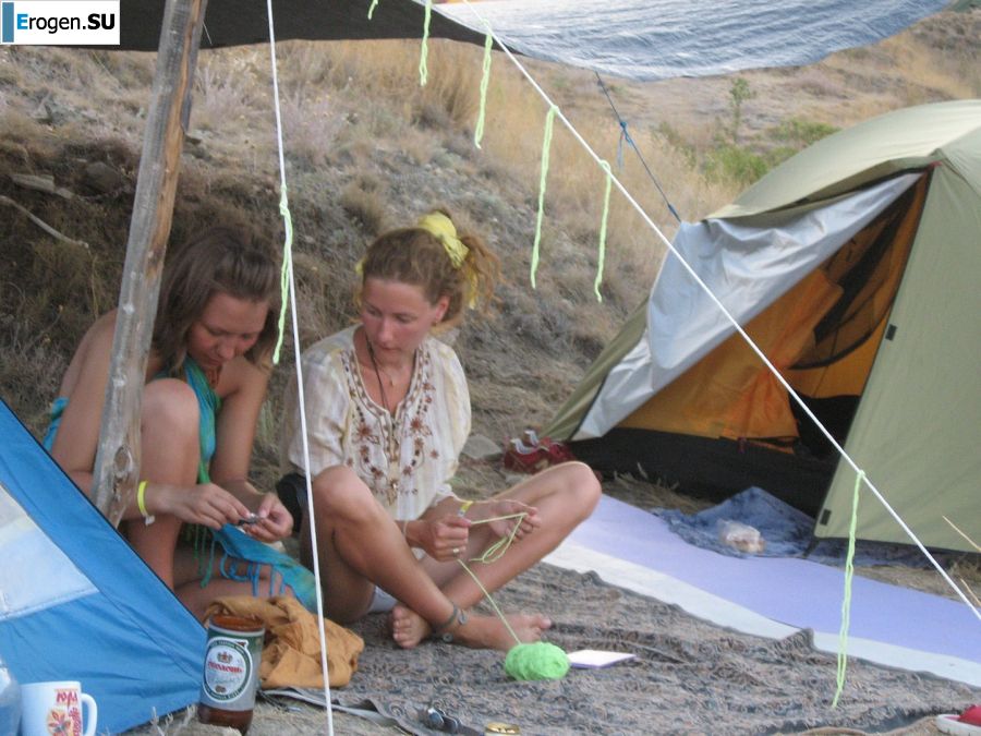 Девушка разделась в компании отдыхающих и показала отличную фигуру. Фото 40