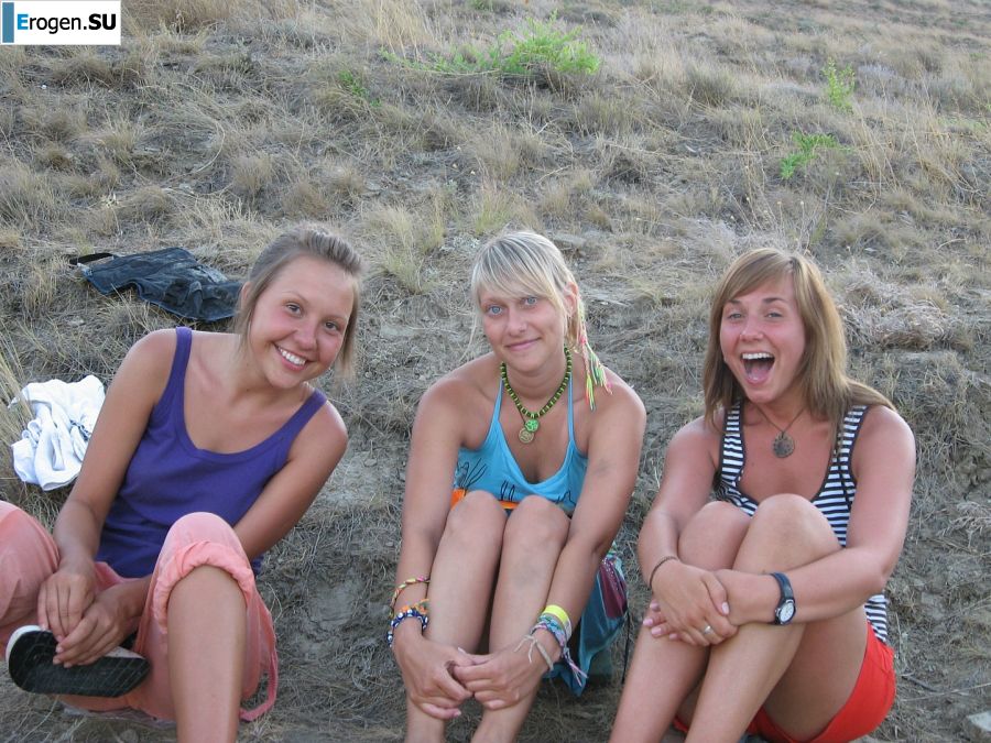 Девушка разделась в компании отдыхающих и показала отличную фигуру. Фото 46